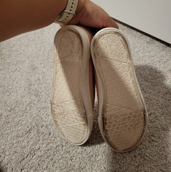 Shoes - Picture 4 of 5